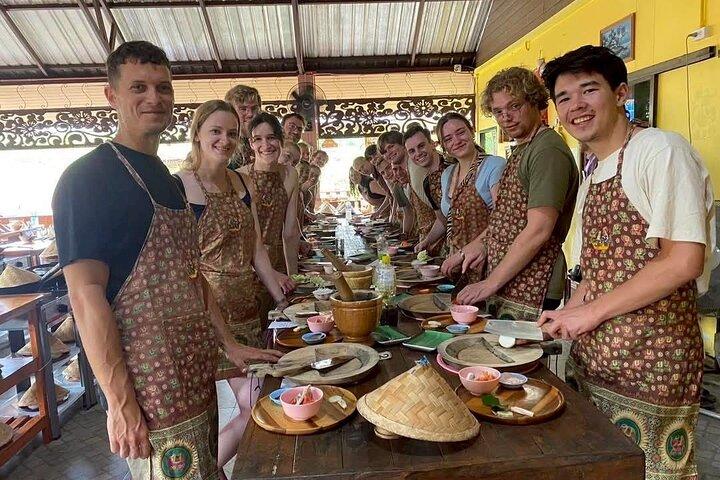 Kochabendkurs Chiang Mai Besuchen Sie den Bio-Garten und -Markt
