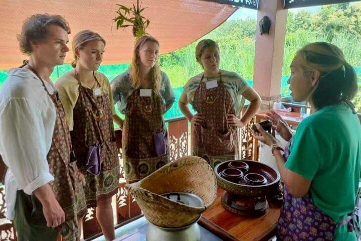 Kochabendkurs Chiang Mai Besuchen Sie den Bio-Garten und -Markt