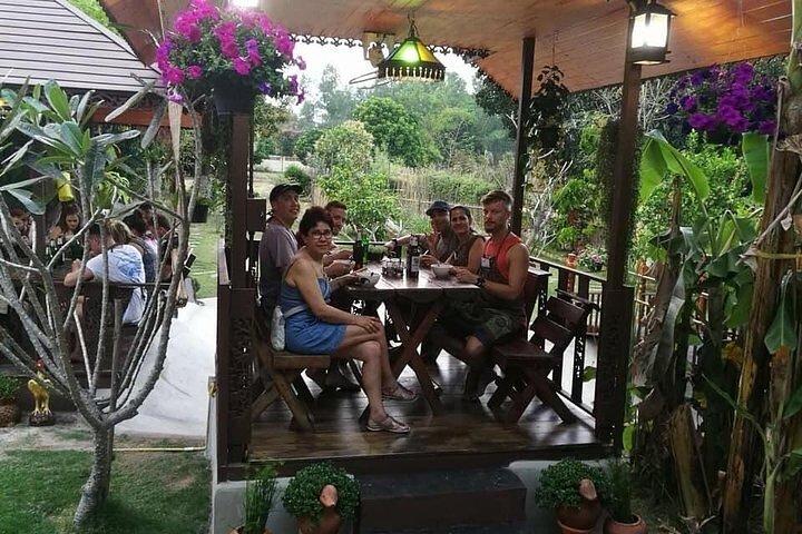 Kochkurs am Vormittag Chiang Mai Besuchen Sie den Bio-Garten und -Markt