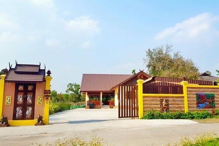 Kochkurs am Vormittag Chiang Mai Besuchen Sie den Bio-Garten und -Markt