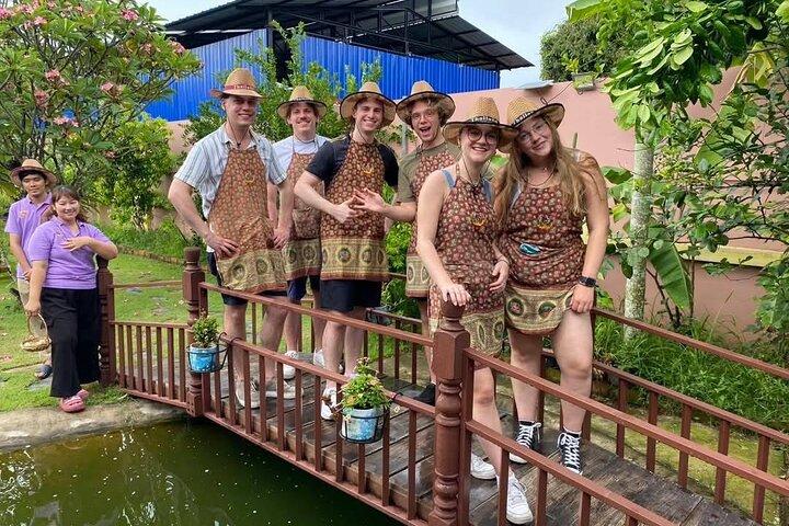 Kochkurs am Vormittag Chiang Mai Besuchen Sie den Bio-Garten und -Markt