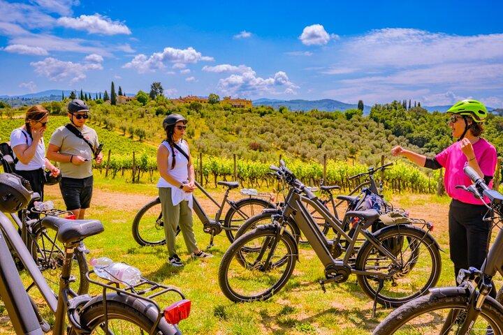 Chianti Hills e-biketour met Toscaanse lunch en twee wijnproeverijen