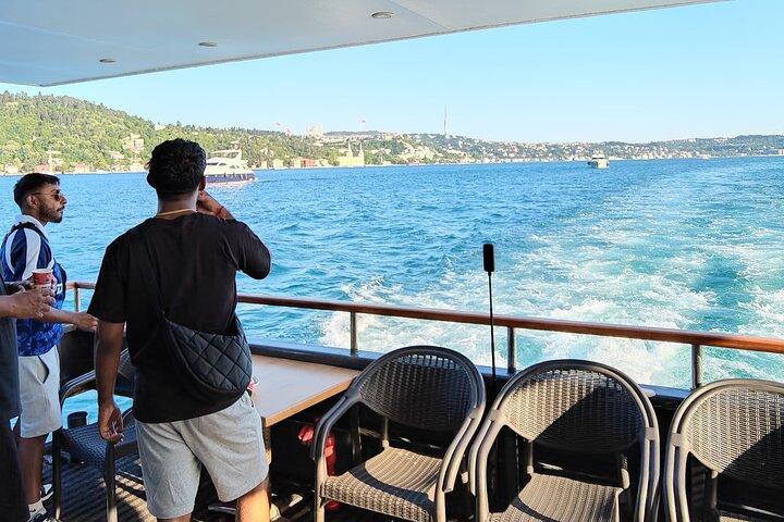 La Hora Dorada de Estambul: Crucero al atardecer por el Bósforo en barco