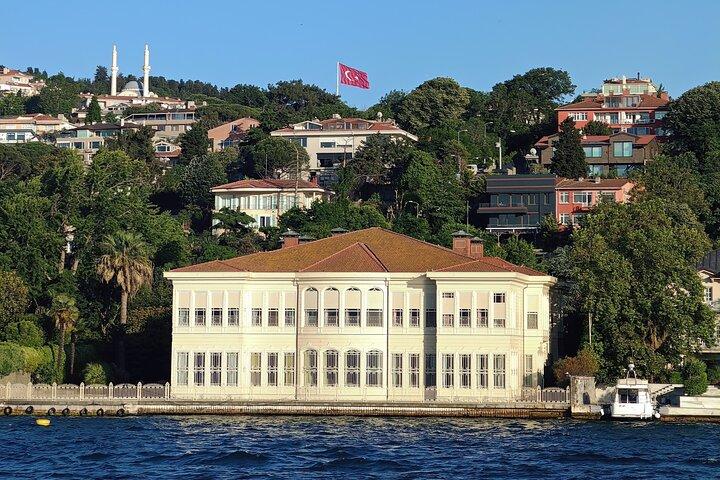 La Hora Dorada de Estambul: Crucero al atardecer por el Bósforo en barco