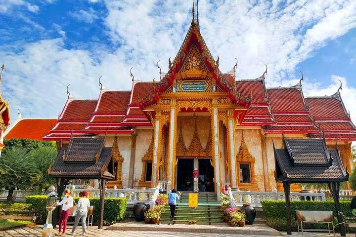 Privat morgenceremoni i Wat Chalong (Chaithararam-templet)