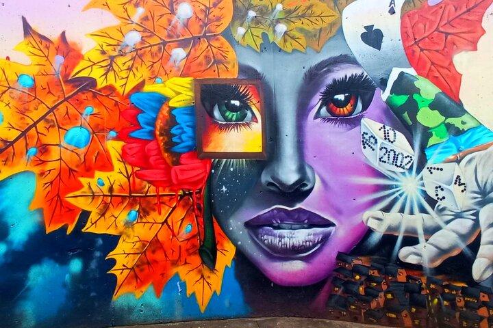 Comuna 13: Graffiti-Tour, Street Food und Panorama-Seilbahn