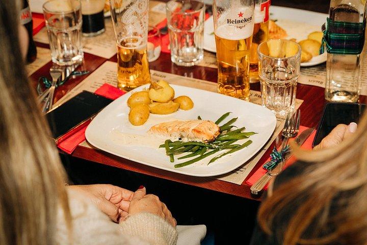 2.5 Hour Experience Scottish Dinner and Folk Music