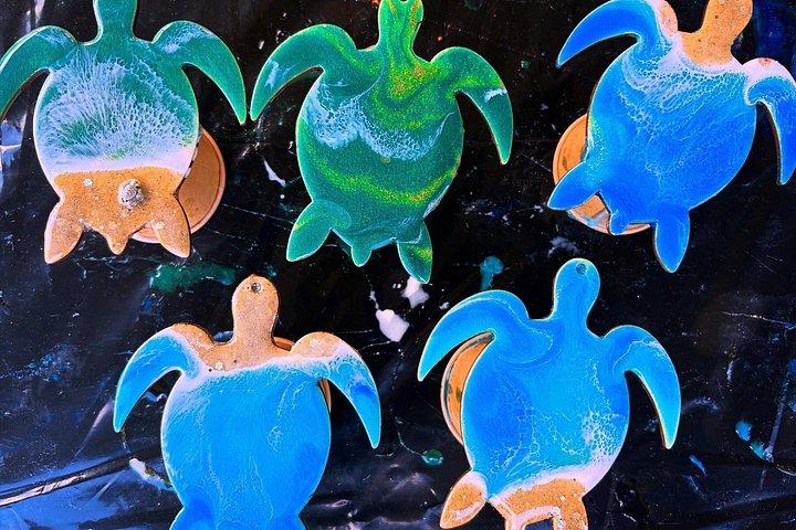 自分だけのお土産を作る: マウイオーナメントアート体験