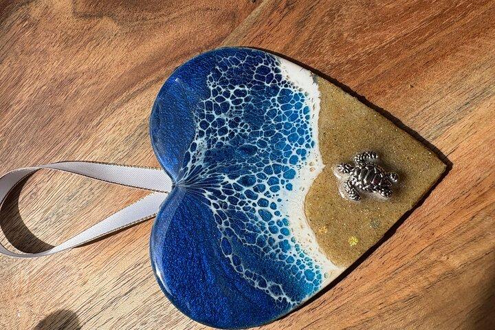 自分だけのお土産を作る: マウイオーナメントアート体験