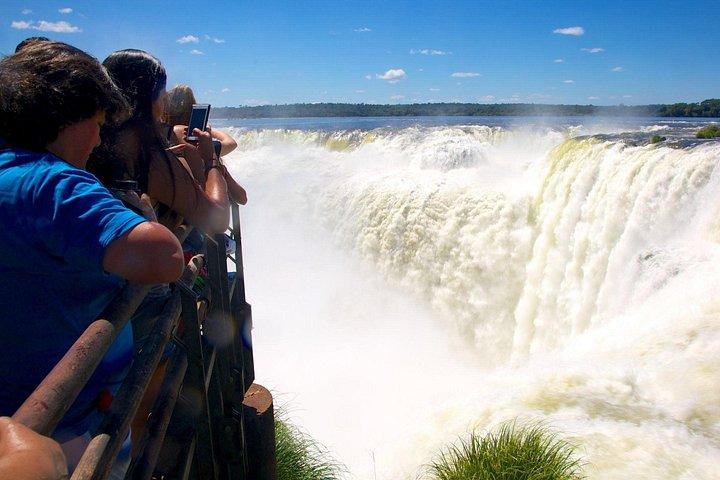 小規模グループが両側に落下 - アルゼンチンとブラジル