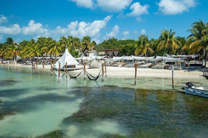 Excursion d'une journée en catamaran avec plongée à Isla Mujeres