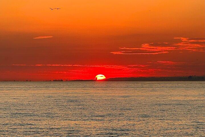 La Hora Dorada de Estambul: Crucero al atardecer por el Bósforo en barco