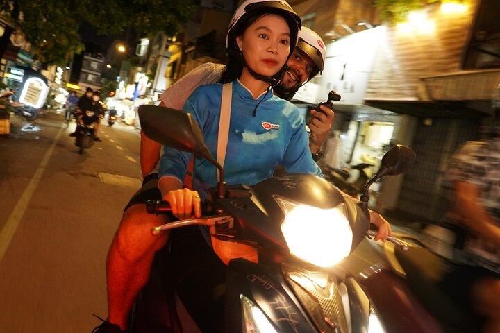 Tour notturno di Ho Chi Minh in moto con pilota femminile | KissTour