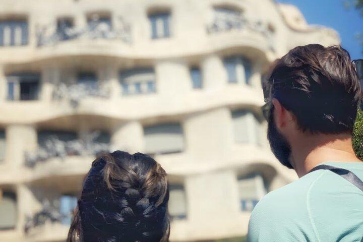 French Guide Complete Barcelona Walking Tour: Old Town & Gaudí