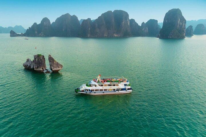 Hanoi nach Halong Bay Deluxe Cruise – Panorama-Tagestour All Inclusive
