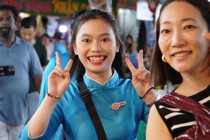 受賞歴のあるガールパワードライバーによるサイゴンフードツアー | KissTour