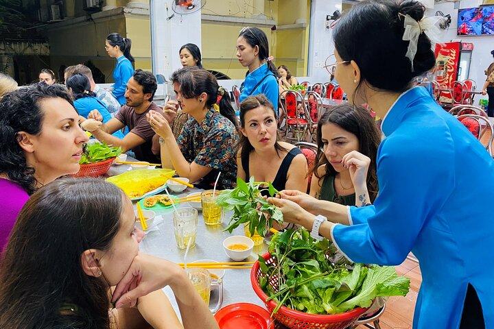 Pluripremiato Saigon Food Tour con GirlPower Drivers | KissTour
