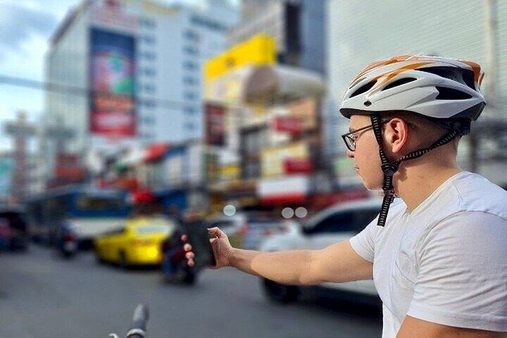 テンプルビューのバンコクアフターダークガイド付き自転車ツアー