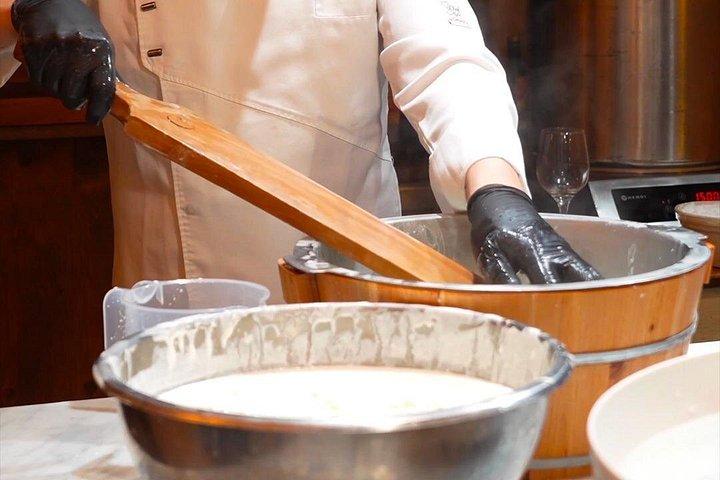 フィレンツェ: ワインと料理の試飲でモッツァレラチーズ作り