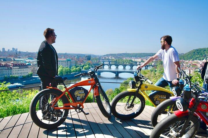 TOUR EN BICICLETA: 10 Monumentos y miradores imprescindibles en Praga 1-8per.
