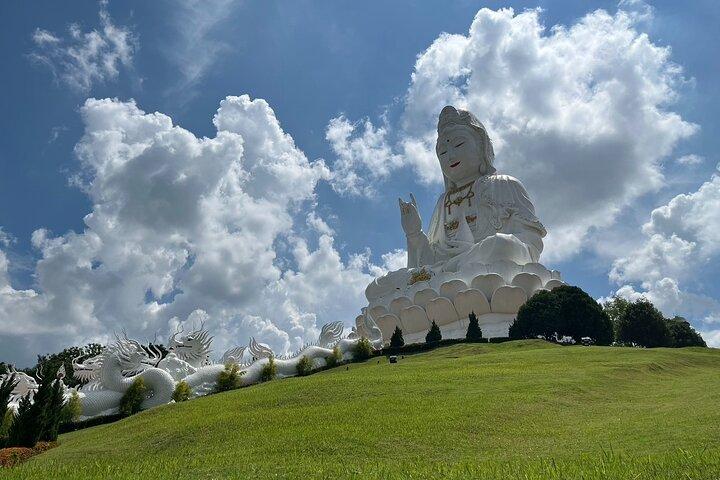 Tour de um dia em Chiang Rai a partir de Chiang Mai Red White and Blue Temples