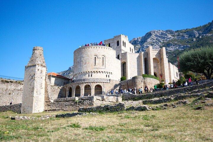 Fra Durrës Golem: Besøg Kruja Castle og Old Bazaar