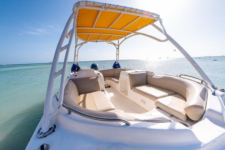 Aventura privada en barco y snorkel en la costa cristalina de Aruba