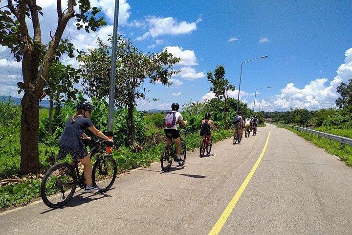 メーピン川沿いチェンマイ田んぼ自転車ツアー