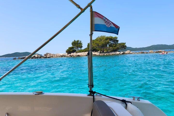 CAVERNA AZUL E ILHAS ELAPHITI 4 HORAS DE passeio de barco com TUDO INCLUÍDO