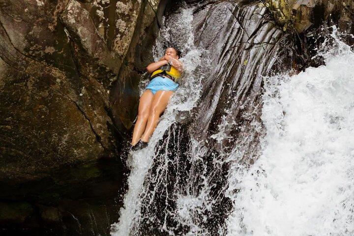 Halbtägiger El Yunque Wasserrutschenausflug (kein Transport)
