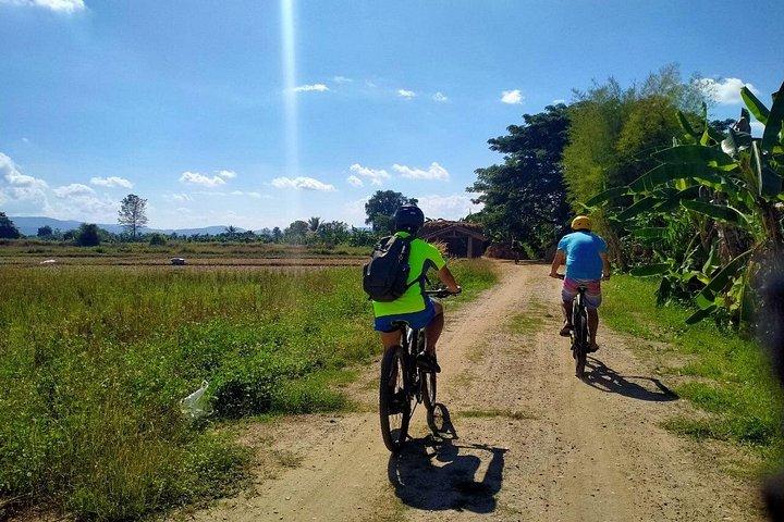 メーピン川沿いチェンマイ田んぼ自転車ツアー