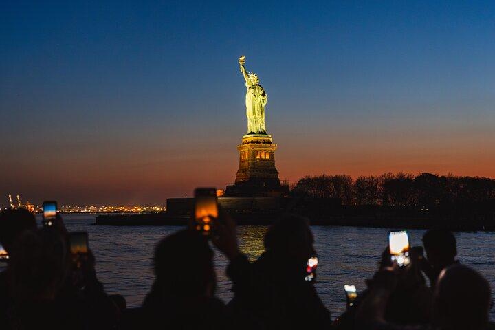 NYC Sip 'N Groove Cruise with DJ