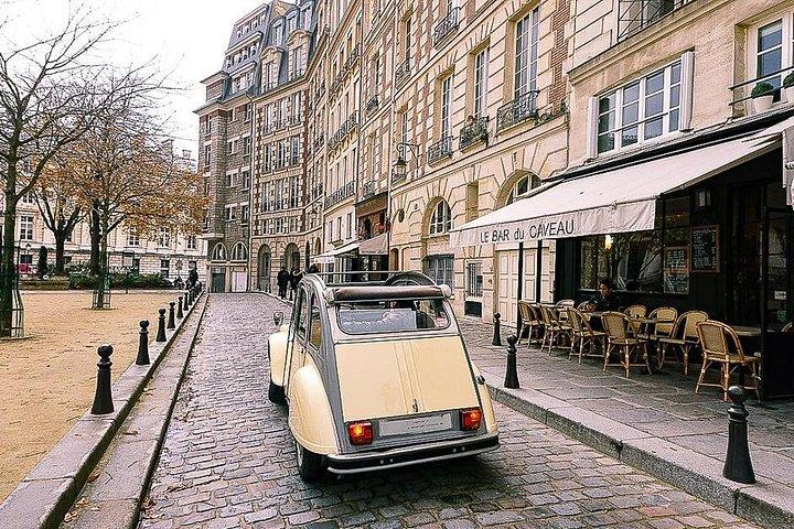 フランスクラシックカーに乗ってパリを3Hで観光！