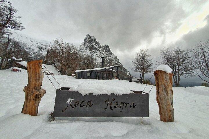 Explora Cerro López Paseo en 4x4, trekking con raquetas de nieve y escape gourmet