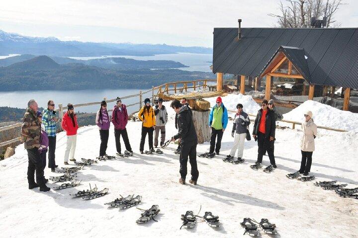 Explora Cerro López Paseo en 4x4, trekking con raquetas de nieve y escape gourmet