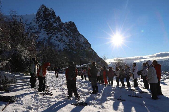 Explora Cerro López Paseo en 4x4, trekking con raquetas de nieve y escape gourmet