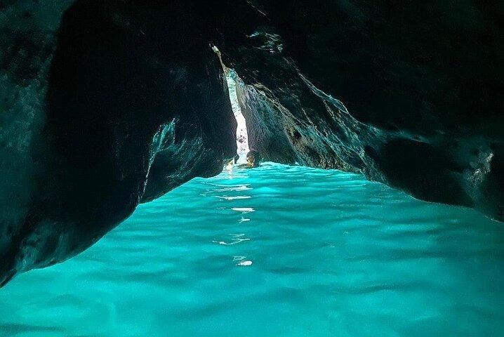 Grotta blu/verde - Spiaggia di sabbia