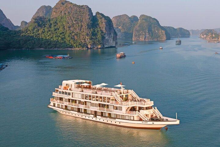 Excursión de 2 días en crucero por la bahía de Halong : Comidas, kayak, cuevas, autobús limusina
