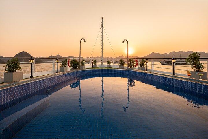 Fra Hanoi: 2-dages 5-stjernet Lan Ha Bay Cruise med privat balkon