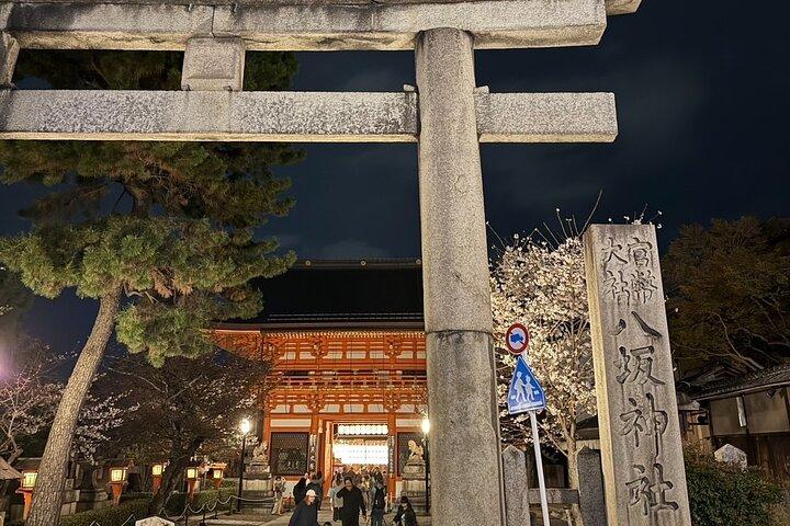 Gion Area Night Walking Private Tour ~Custom-made Tour~