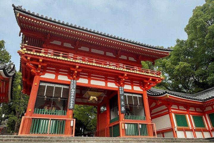 Tour privado personalizado de Kiyomizu e Yasaka – por jovens guias locais
