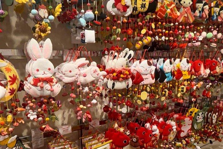 若手ガイドによるプライベート錦市場フード＆日本酒ツアー