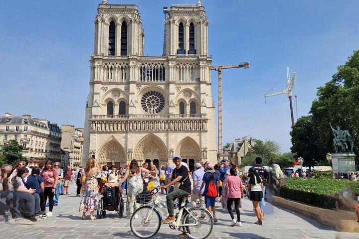 Explore Paris with A Comfortable Bike Tour Ride
