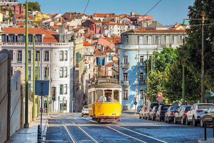Traslado privado de Madrid a Lisboa con 2 horas de turismo