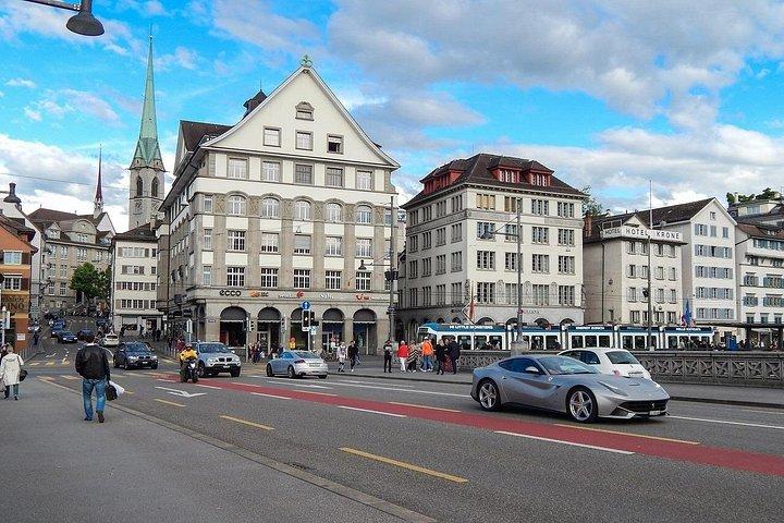 Tour a pie por Zúrich : Explora los principales lugares de interés y joyas ocultas
