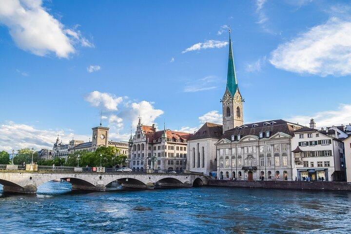 Tour a pie por Zúrich : Explora los principales lugares de interés y joyas ocultas