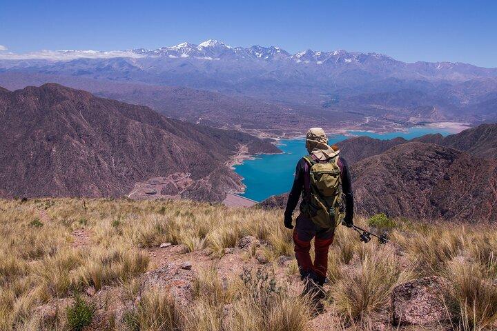 Wandern in den Bergen von Mendoza | Epic Views & Hot Springs