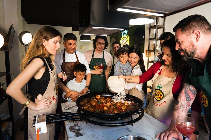Madrid : Paella & Sangria Classes - Frutos do mar, frango e opção vegana