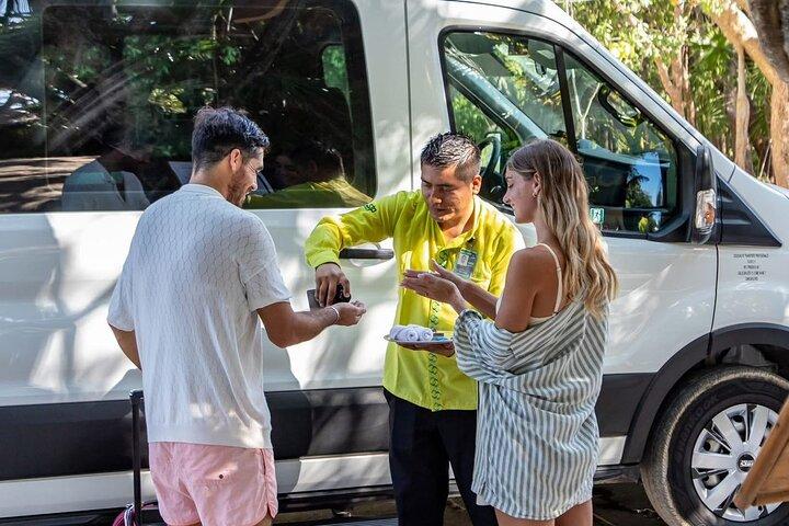 Traslados en Minibus Privado desde Aeropuerto de Cancun con wifi