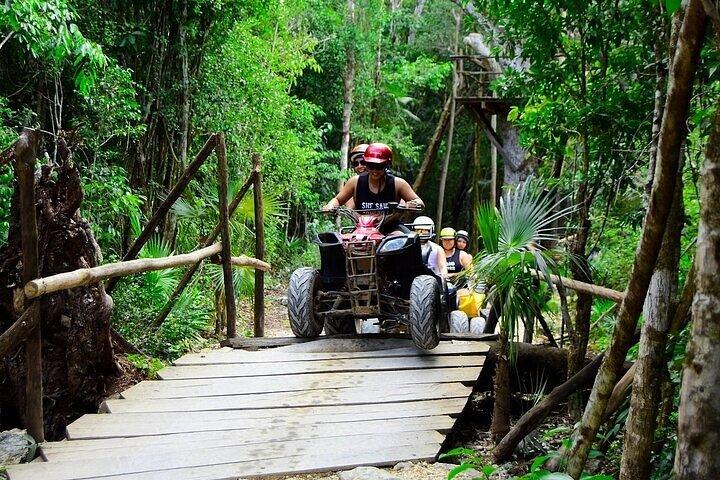 Aventura en Cancun en Cuatrimoto, Caballos, Tirolesas y Cenote